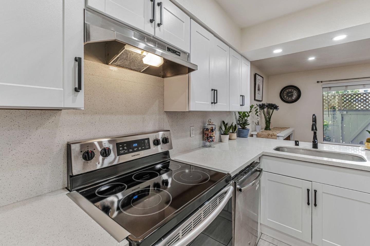 Detail Gallery Image 3 of 36 For 1925 46th Ave #143,  Capitola,  CA 95010 - 2 Beds | 1/1 Baths