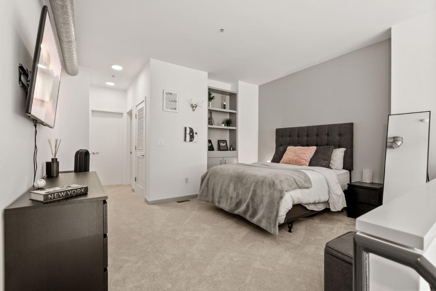 Detail Gallery Image 7 of 15 For 334 Santana Row #325,  San Jose,  CA 95128 - 2 Beds | 1/1 Baths