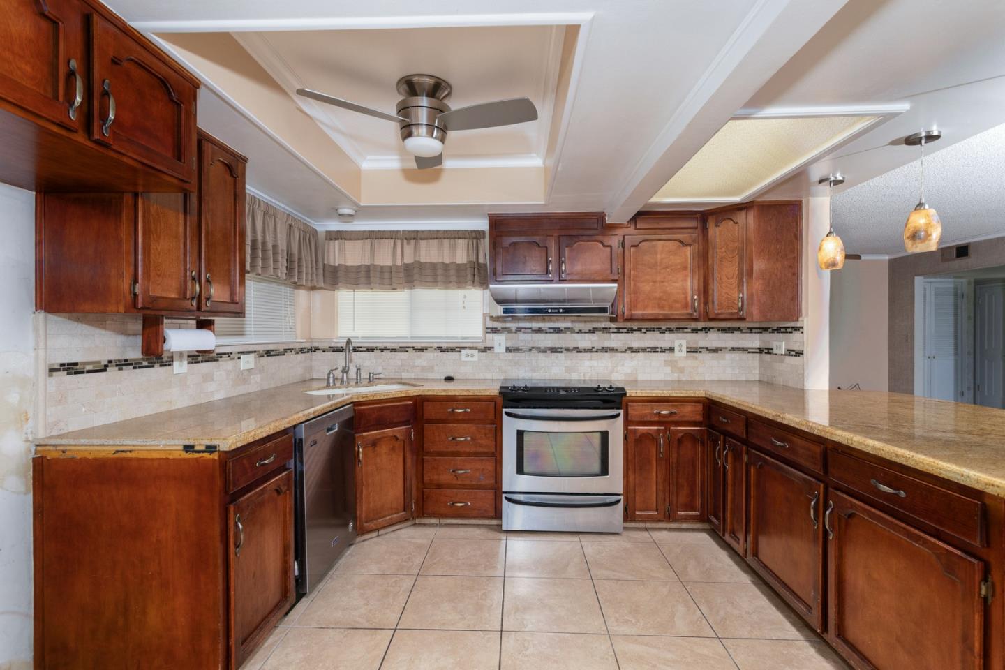 Detail Gallery Image 21 of 77 For 450 W Alluvial Ave, Clovis,  CA 93611 - 4 Beds | 2 Baths