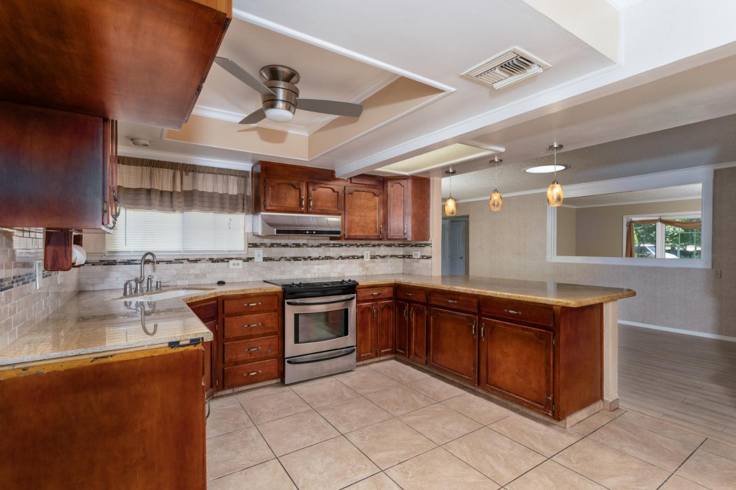 Detail Gallery Image 22 of 77 For 450 W Alluvial Ave, Clovis,  CA 93611 - 4 Beds | 2 Baths