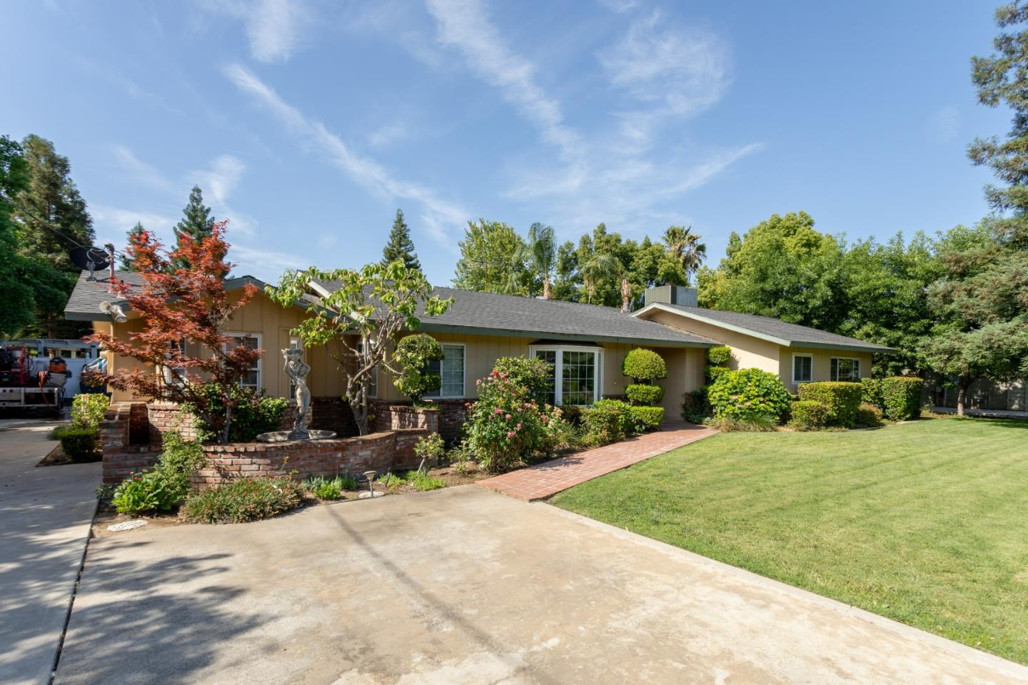 Detail Gallery Image 4 of 77 For 450 W Alluvial Ave, Clovis,  CA 93611 - 4 Beds | 2 Baths