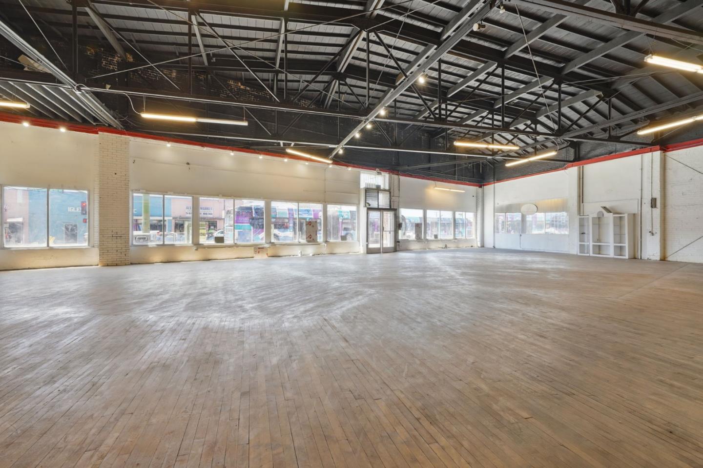 Detail Gallery Image 4 of 19 For 7134 International Blvd, Oakland,  CA 94621 - – Beds | – Baths