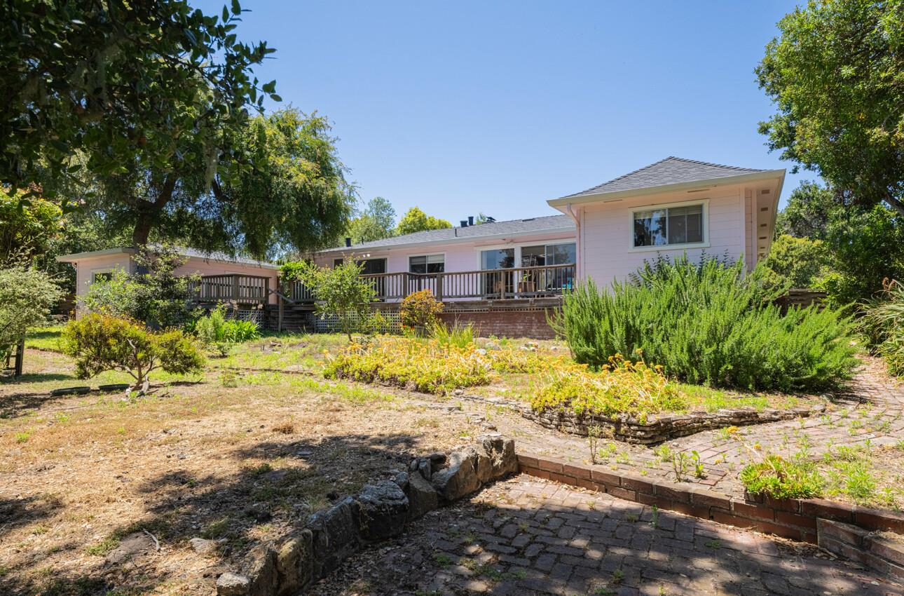 Detail Gallery Image 10 of 28 For 1171 Sylvan Pl, Monterey,  CA 93940 - 2 Beds | 2 Baths