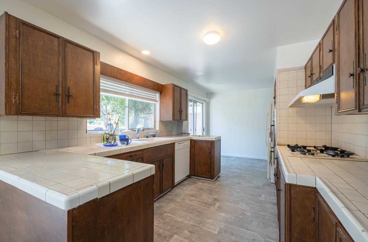 Detail Gallery Image 18 of 28 For 1171 Sylvan Pl, Monterey,  CA 93940 - 2 Beds | 2 Baths