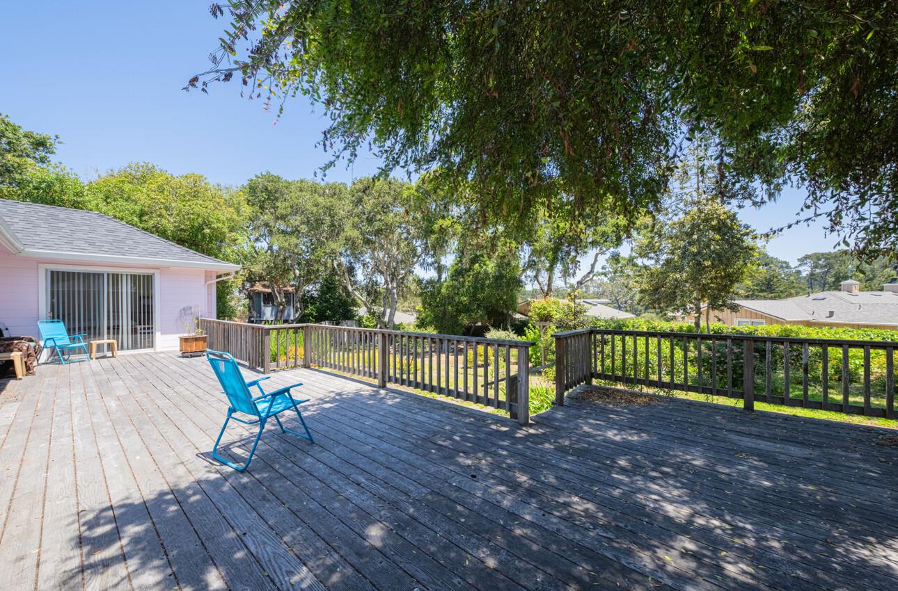 Detail Gallery Image 2 of 28 For 1171 Sylvan Pl, Monterey,  CA 93940 - 2 Beds | 2 Baths
