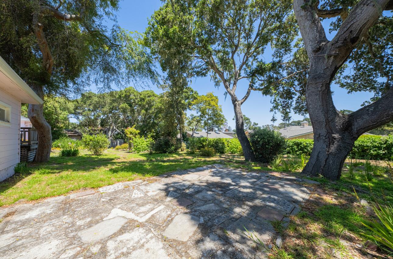 Detail Gallery Image 5 of 28 For 1171 Sylvan Pl, Monterey,  CA 93940 - 2 Beds | 2 Baths