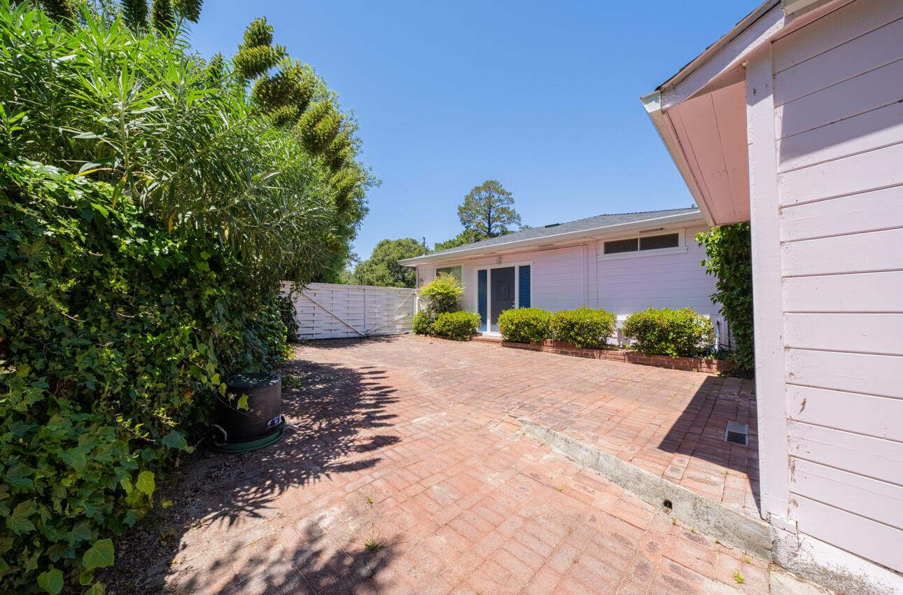 Detail Gallery Image 6 of 28 For 1171 Sylvan Pl, Monterey,  CA 93940 - 2 Beds | 2 Baths