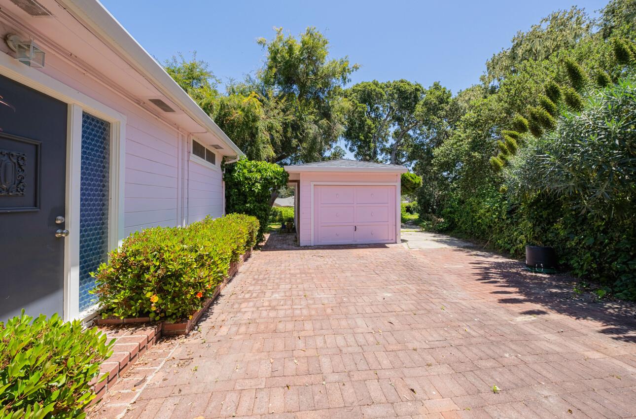 Detail Gallery Image 7 of 28 For 1171 Sylvan Pl, Monterey,  CA 93940 - 2 Beds | 2 Baths