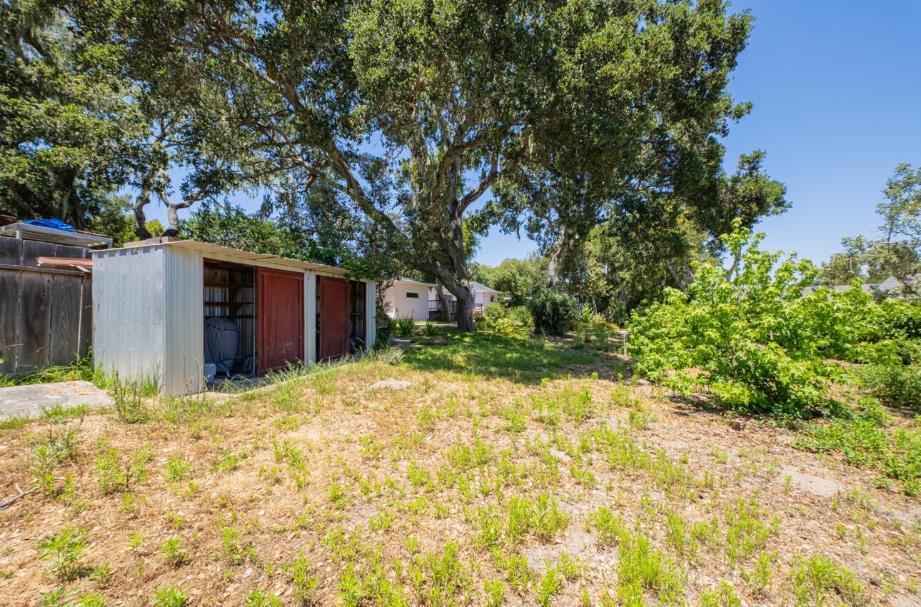 Detail Gallery Image 8 of 28 For 1171 Sylvan Pl, Monterey,  CA 93940 - 2 Beds | 2 Baths