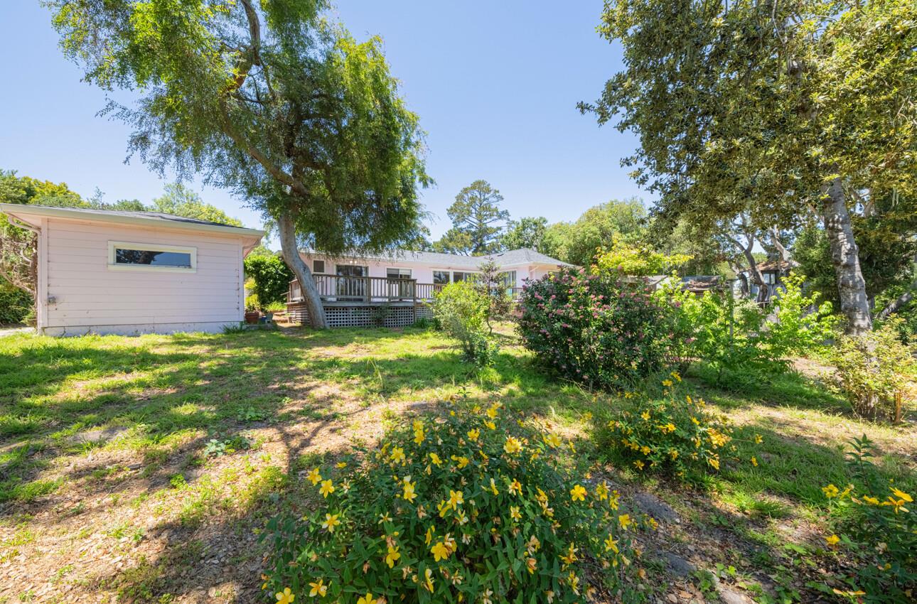 Detail Gallery Image 9 of 28 For 1171 Sylvan Pl, Monterey,  CA 93940 - 2 Beds | 2 Baths