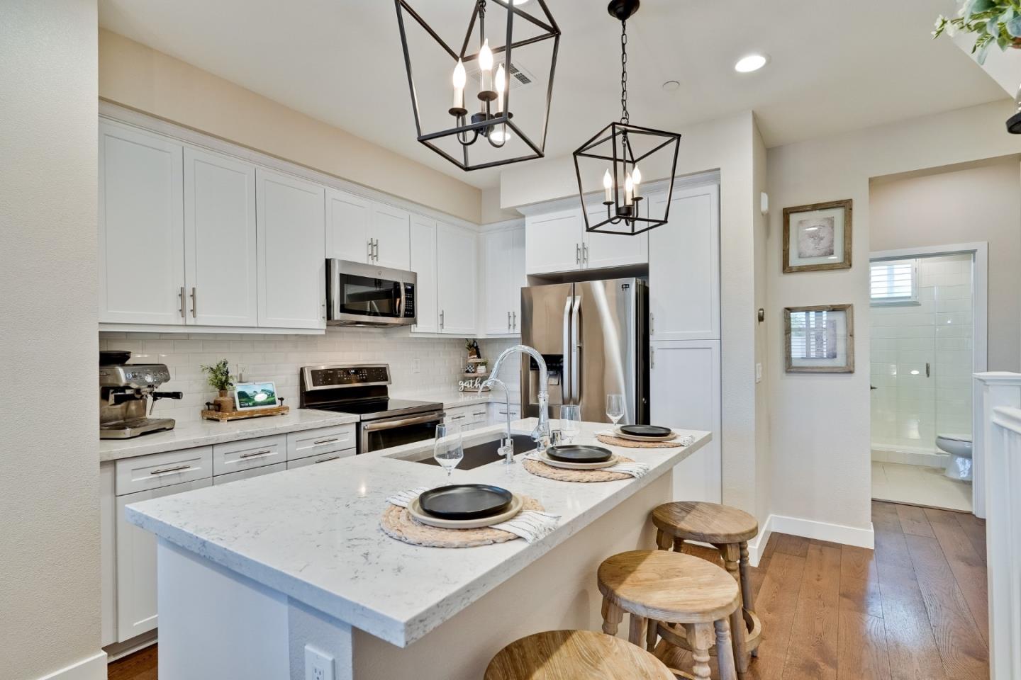 Detail Gallery Image 13 of 57 For 94 E 2nd St, Morgan Hill,  CA 95037 - 3 Beds | 3 Baths