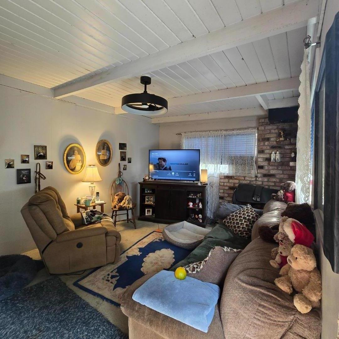 Detail Gallery Image 3 of 7 For 19963 Pesante Rd, Salinas,  CA 93907 - 3 Beds | 1 Baths