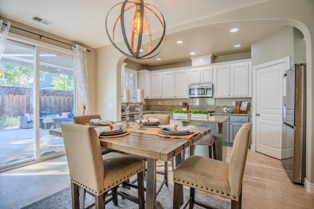 Detail Gallery Image 10 of 19 For 555 Calle Buena Vista, Morgan Hill,  CA 95037 - 3 Beds | 2/1 Baths