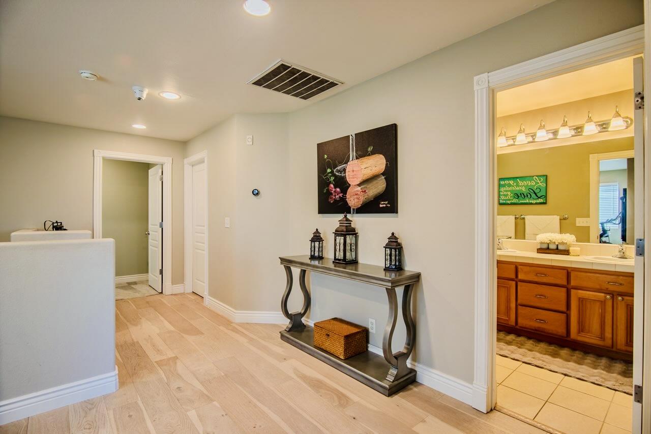 Detail Gallery Image 12 of 19 For 555 Calle Buena Vista, Morgan Hill,  CA 95037 - 3 Beds | 2/1 Baths