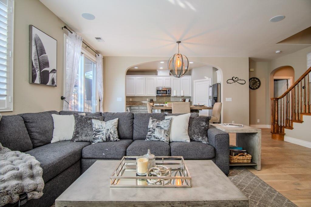 Detail Gallery Image 8 of 19 For 555 Calle Buena Vista, Morgan Hill,  CA 95037 - 3 Beds | 2/1 Baths