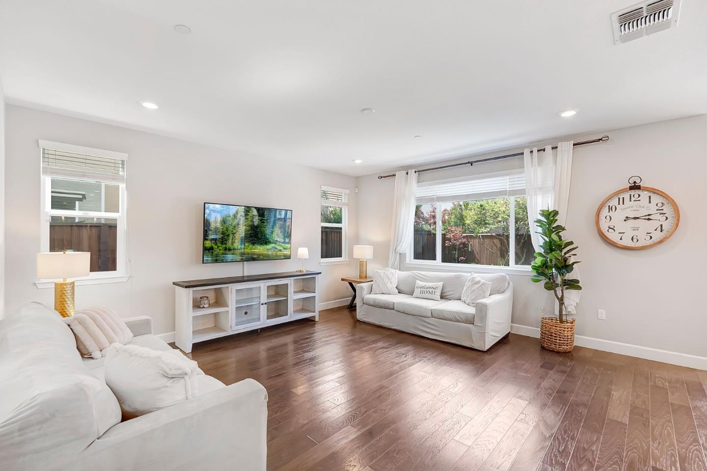 Detail Gallery Image 11 of 47 For 2551 Apricot Way, Gilroy,  CA 95020 - 4 Beds | 3 Baths