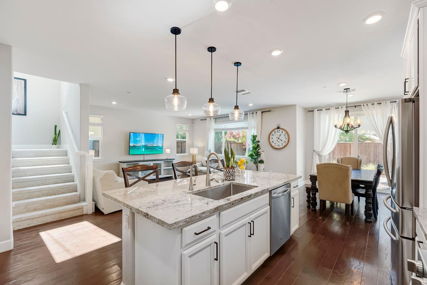 Detail Gallery Image 3 of 47 For 2551 Apricot Way, Gilroy,  CA 95020 - 4 Beds | 3 Baths