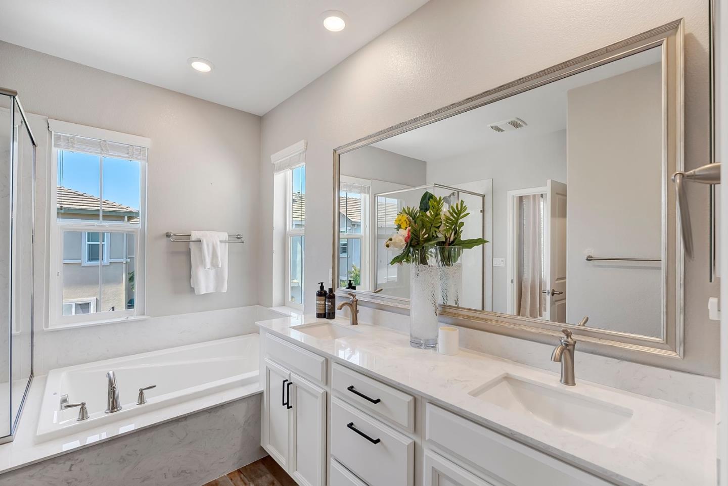 Detail Gallery Image 4 of 47 For 2551 Apricot Way, Gilroy,  CA 95020 - 4 Beds | 3 Baths