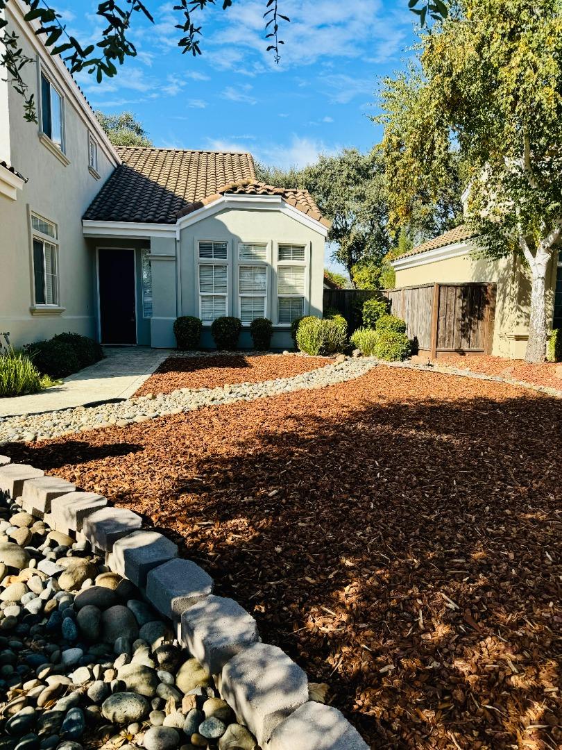 Detail Gallery Image 2 of 20 For 1014 White Cloud Drive, Morgan Hill,  CA 95037 - 4 Beds | 2/1 Baths