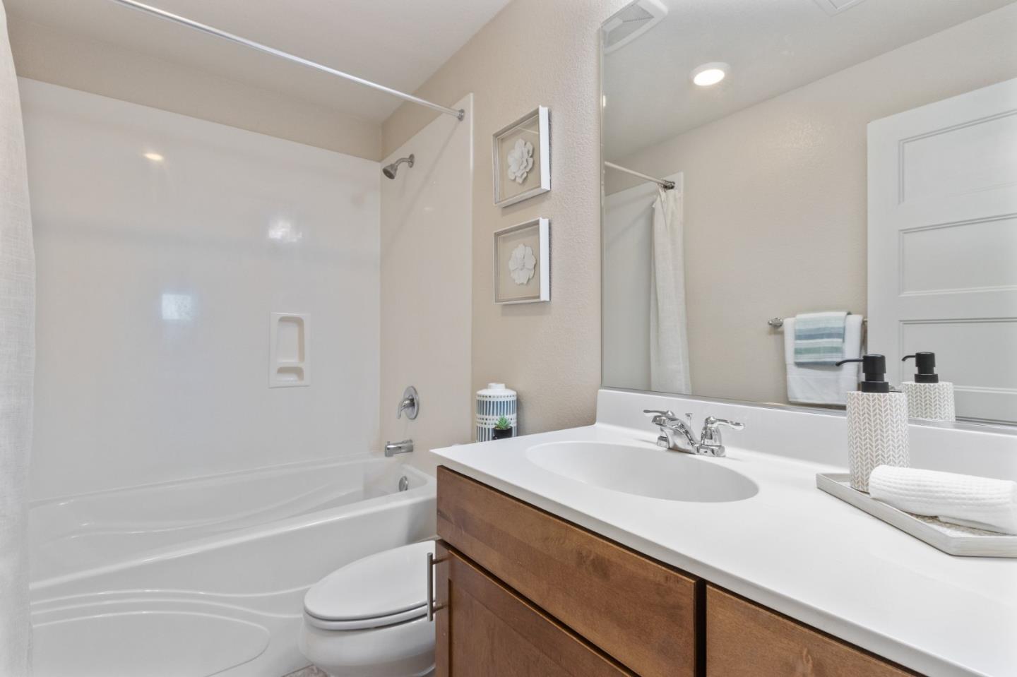 Detail Gallery Image 10 of 21 For 1310 Thistle Pl, Milpitas,  CA 95035 - 2 Beds | 2 Baths