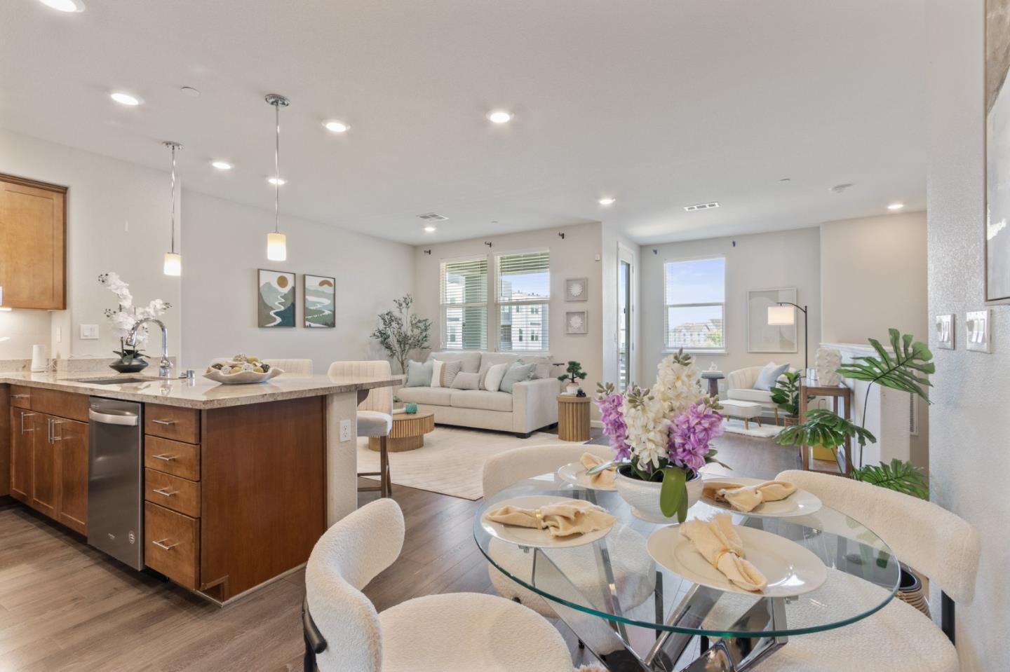 Detail Gallery Image 5 of 21 For 1310 Thistle Pl, Milpitas,  CA 95035 - 2 Beds | 2 Baths