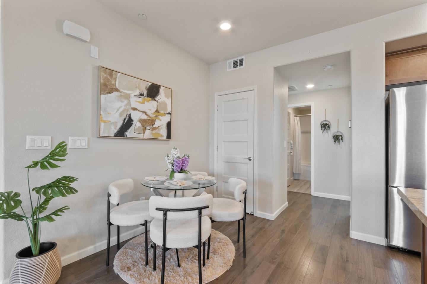 Detail Gallery Image 6 of 21 For 1310 Thistle Pl, Milpitas,  CA 95035 - 2 Beds | 2 Baths