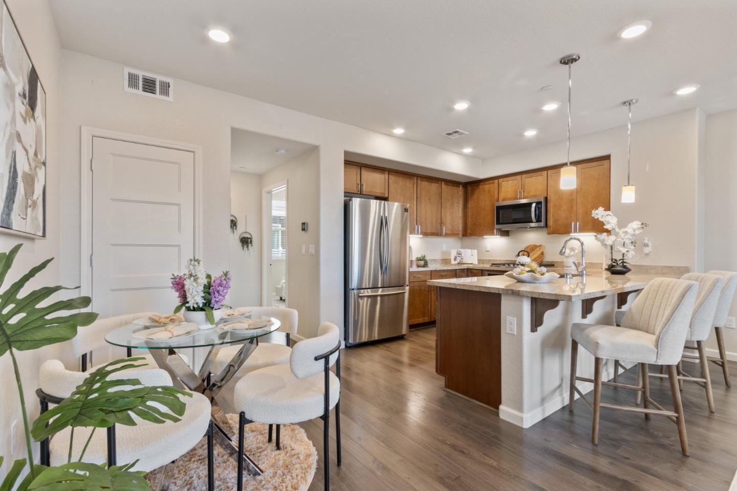 Detail Gallery Image 7 of 21 For 1310 Thistle Pl, Milpitas,  CA 95035 - 2 Beds | 2 Baths