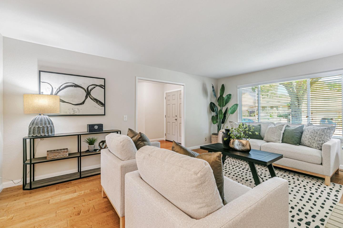 Detail Gallery Image 12 of 56 For 5186 Sunny Creek Dr, San Jose,  CA 95135 - 4 Beds | 2/1 Baths