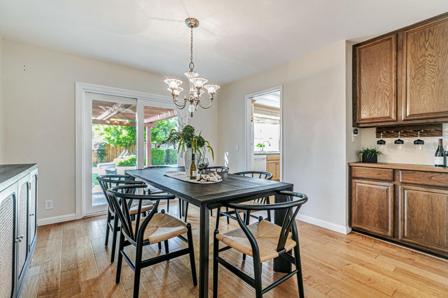Detail Gallery Image 14 of 56 For 5186 Sunny Creek Dr, San Jose,  CA 95135 - 4 Beds | 2/1 Baths