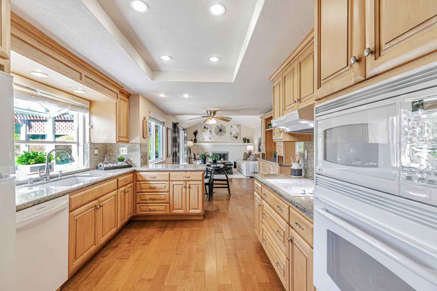 Detail Gallery Image 15 of 56 For 5186 Sunny Creek Dr, San Jose,  CA 95135 - 4 Beds | 2/1 Baths