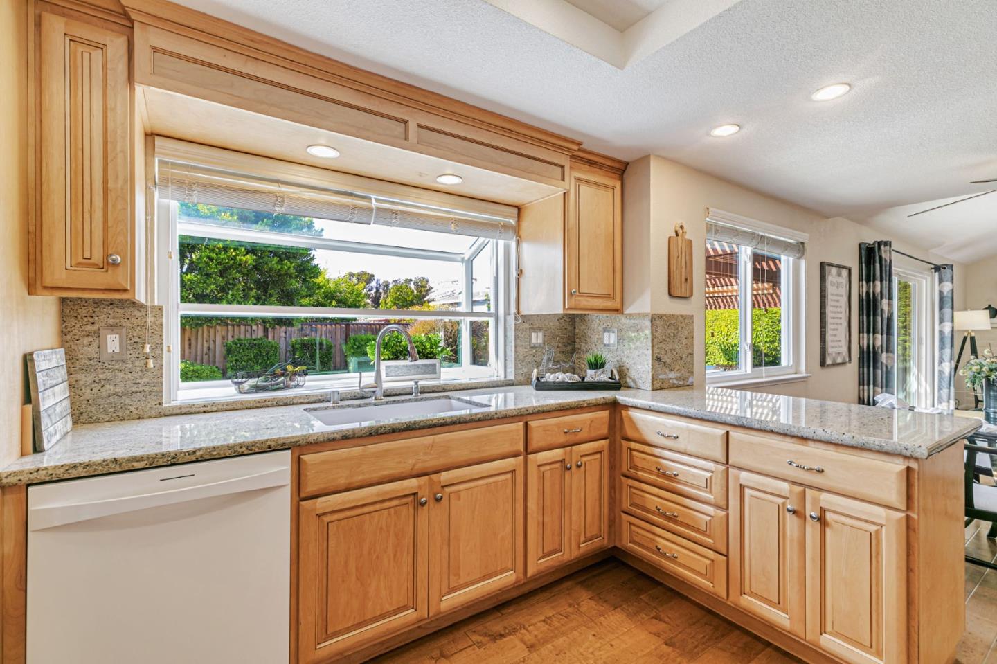 Detail Gallery Image 17 of 56 For 5186 Sunny Creek Dr, San Jose,  CA 95135 - 4 Beds | 2/1 Baths