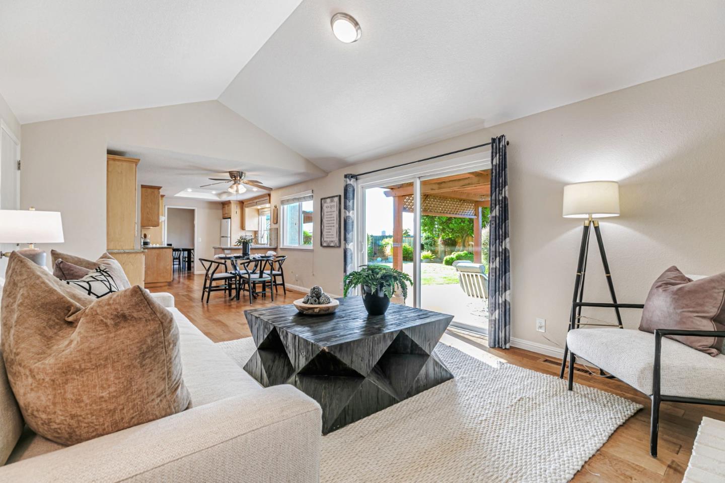 Detail Gallery Image 24 of 56 For 5186 Sunny Creek Dr, San Jose,  CA 95135 - 4 Beds | 2/1 Baths