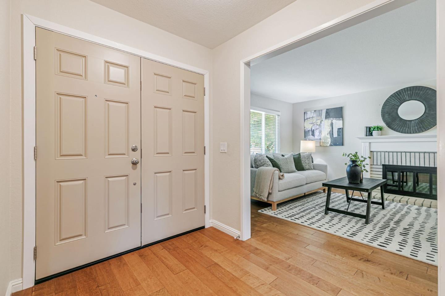 Detail Gallery Image 7 of 56 For 5186 Sunny Creek Dr, San Jose,  CA 95135 - 4 Beds | 2/1 Baths