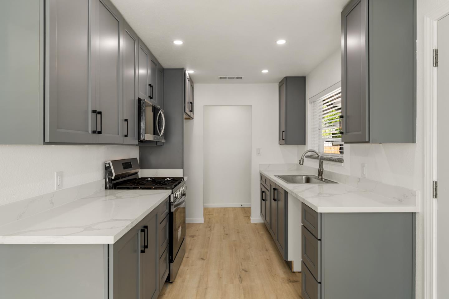 Detail Gallery Image 11 of 38 For 2621 Wood Violet Way, Sacramento,  CA 95822 - 3 Beds | 1 Baths