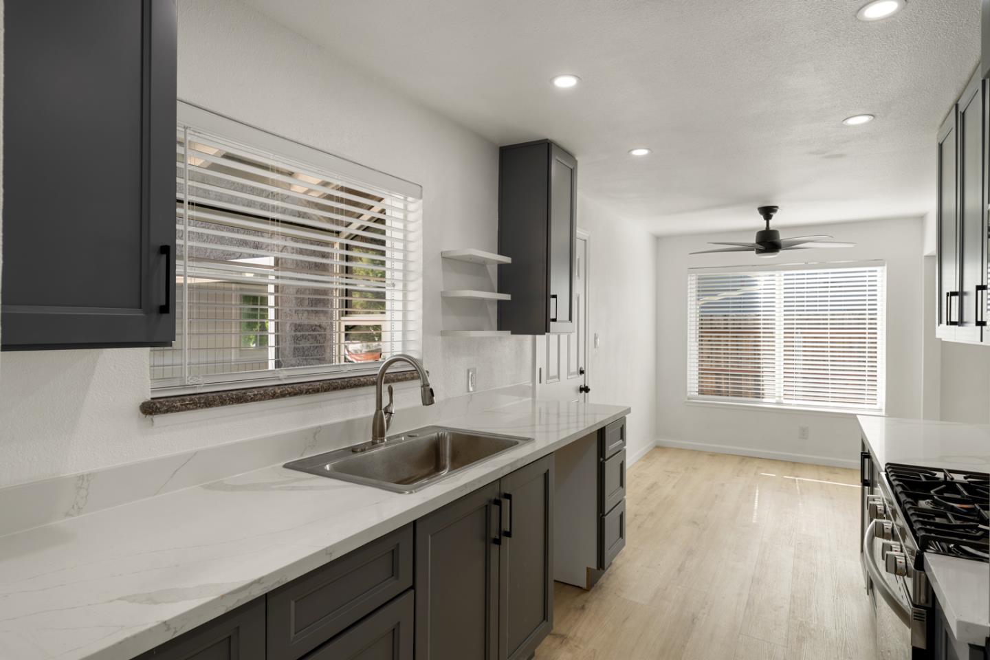 Detail Gallery Image 15 of 38 For 2621 Wood Violet Way, Sacramento,  CA 95822 - 3 Beds | 1 Baths