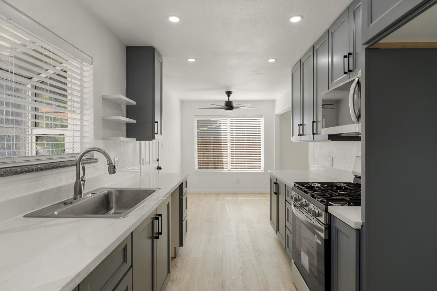Detail Gallery Image 2 of 38 For 2621 Wood Violet Way, Sacramento,  CA 95822 - 3 Beds | 1 Baths