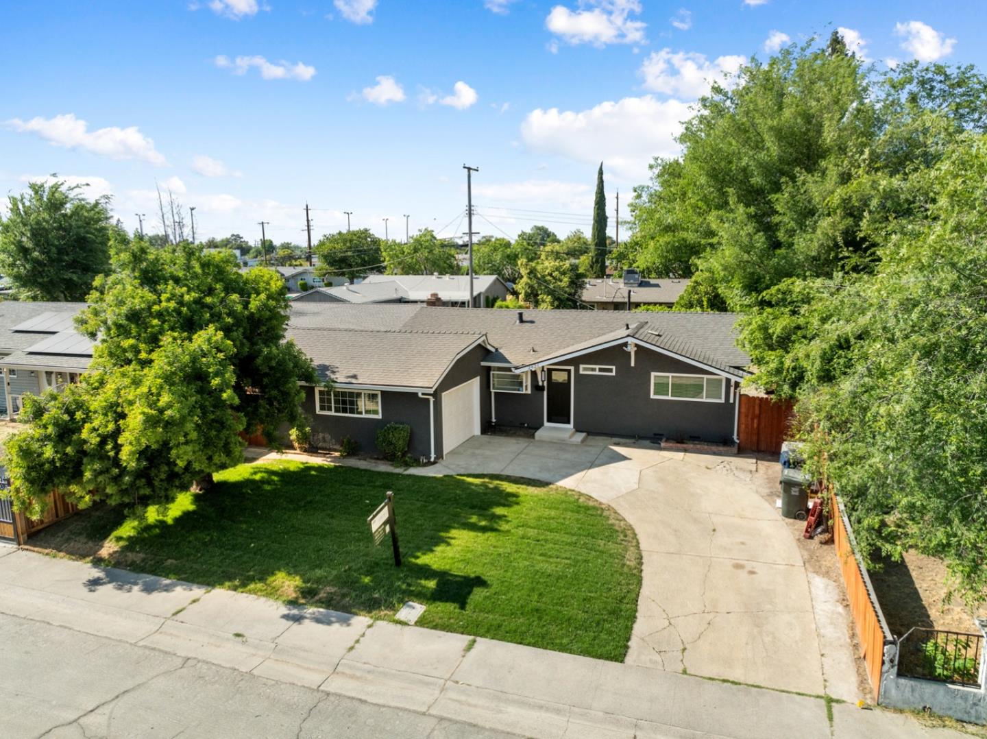 Detail Gallery Image 5 of 38 For 2621 Wood Violet Way, Sacramento,  CA 95822 - 3 Beds | 1 Baths