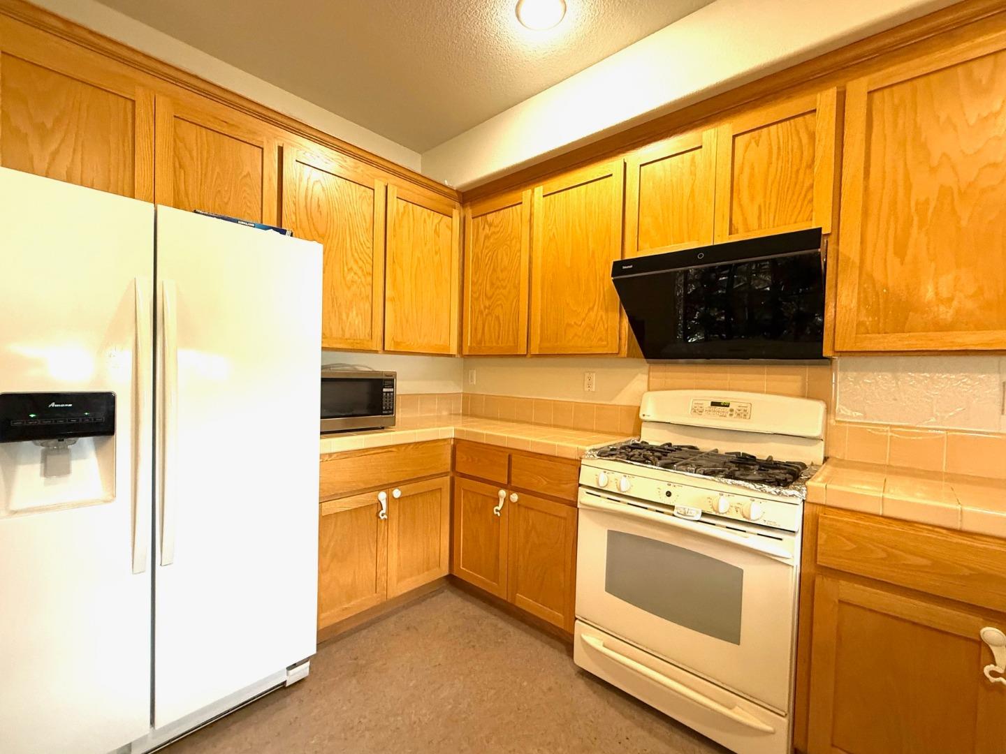 Detail Gallery Image 6 of 28 For 188 Caroline Ln, Gilroy,  CA 95020 - 3 Beds | 2/1 Baths