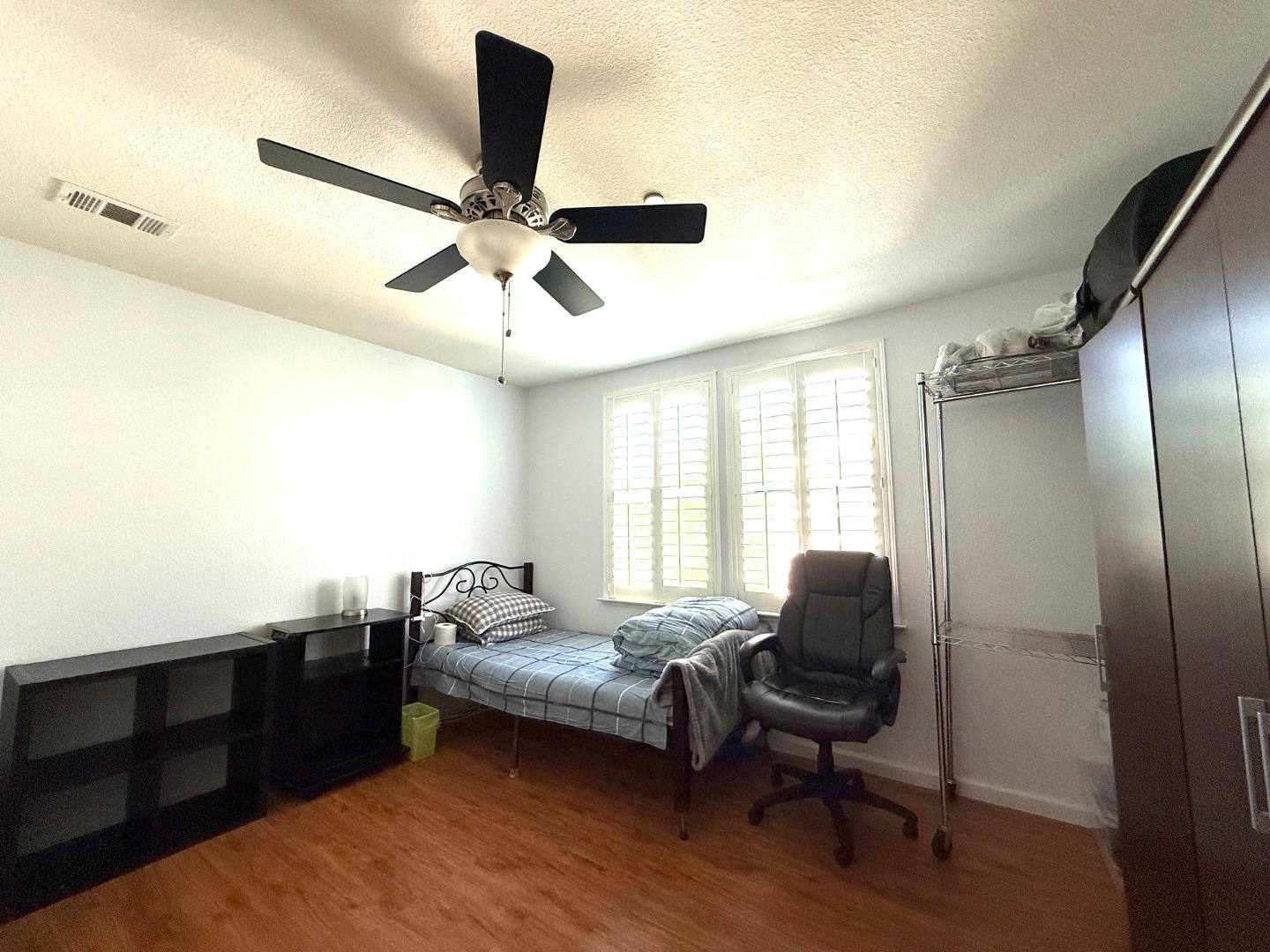 Detail Gallery Image 9 of 28 For 188 Caroline Ln, Gilroy,  CA 95020 - 3 Beds | 2/1 Baths