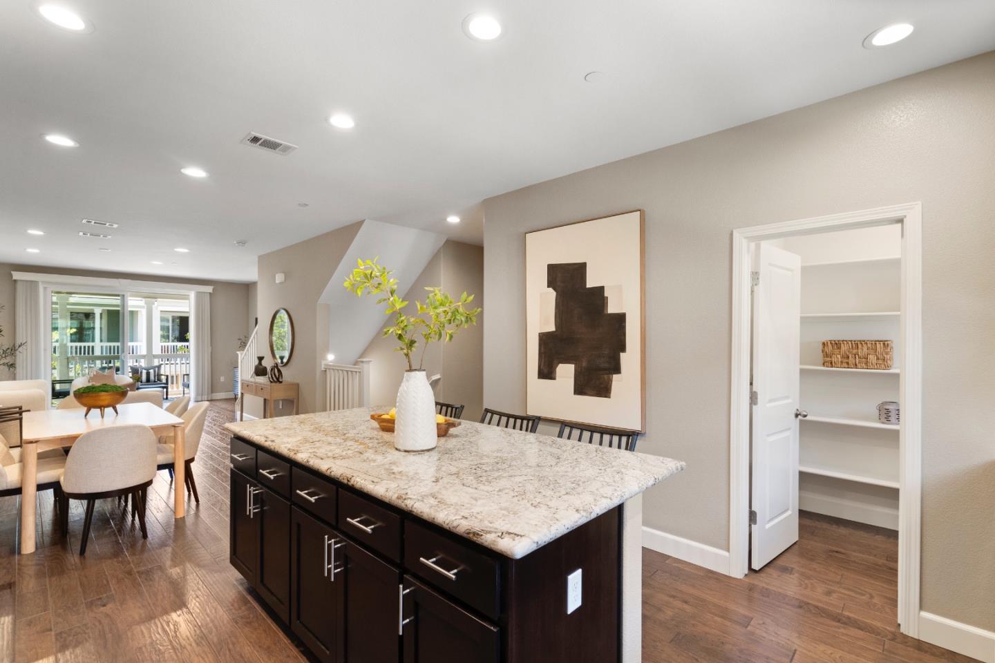 Detail Gallery Image 12 of 39 For 129 Ivory Palm Ter, Sunnyvale,  CA 94086 - 3 Beds | 3/1 Baths