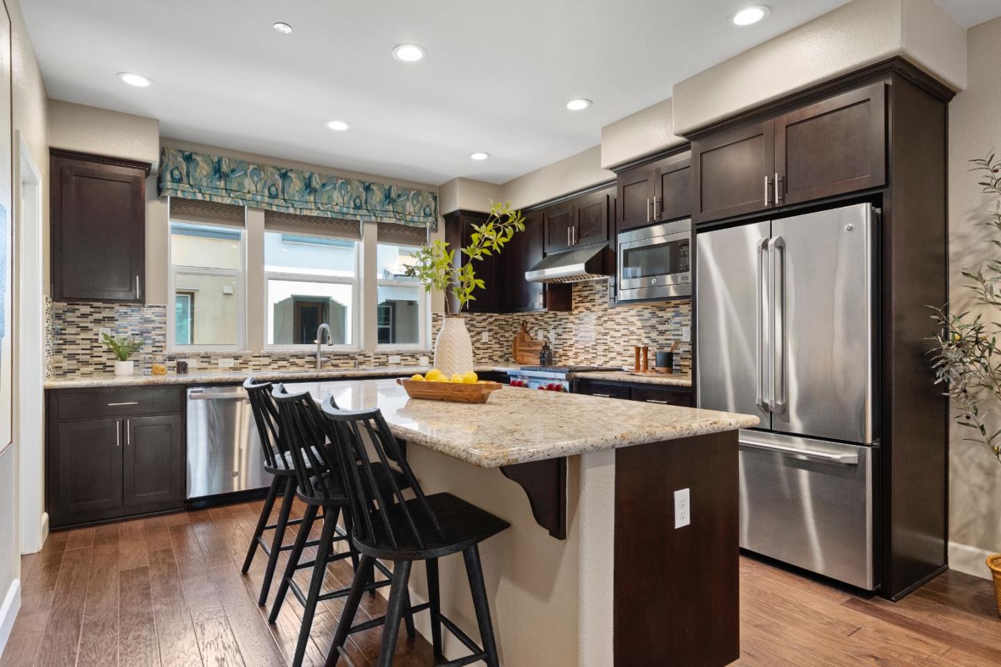 Detail Gallery Image 9 of 39 For 129 Ivory Palm Ter, Sunnyvale,  CA 94086 - 3 Beds | 3/1 Baths