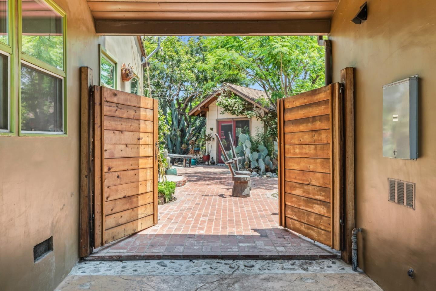 Detail Gallery Image 23 of 45 For 6026 Fulcher Ave, North Hollywood,  CA 91606 - 3 Beds | 3 Baths