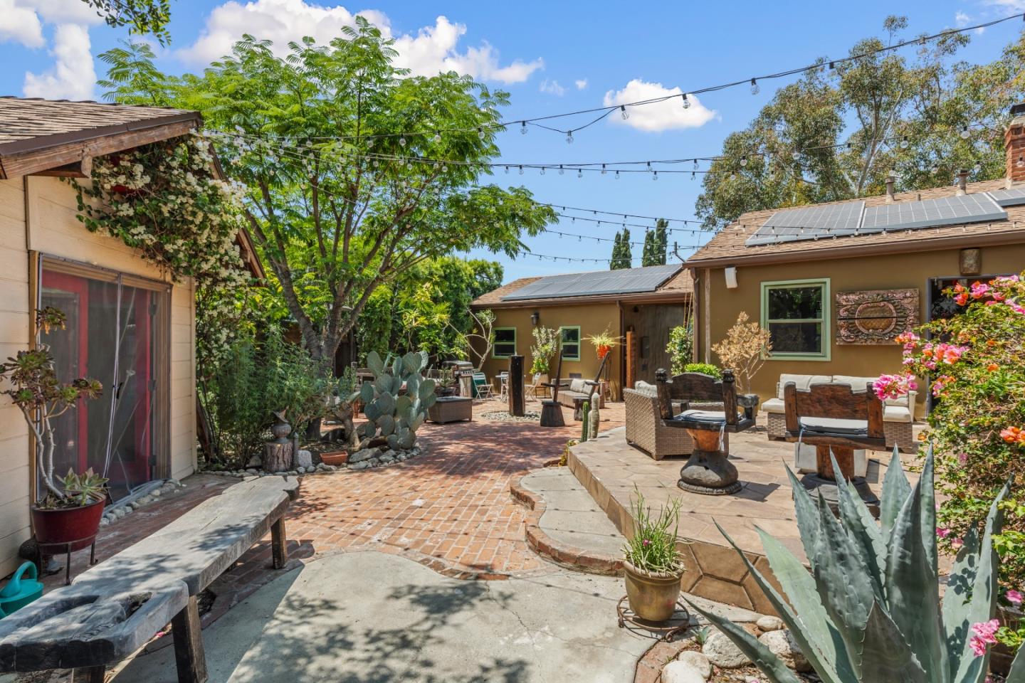 Detail Gallery Image 32 of 45 For 6026 Fulcher Ave, North Hollywood,  CA 91606 - 3 Beds | 3 Baths