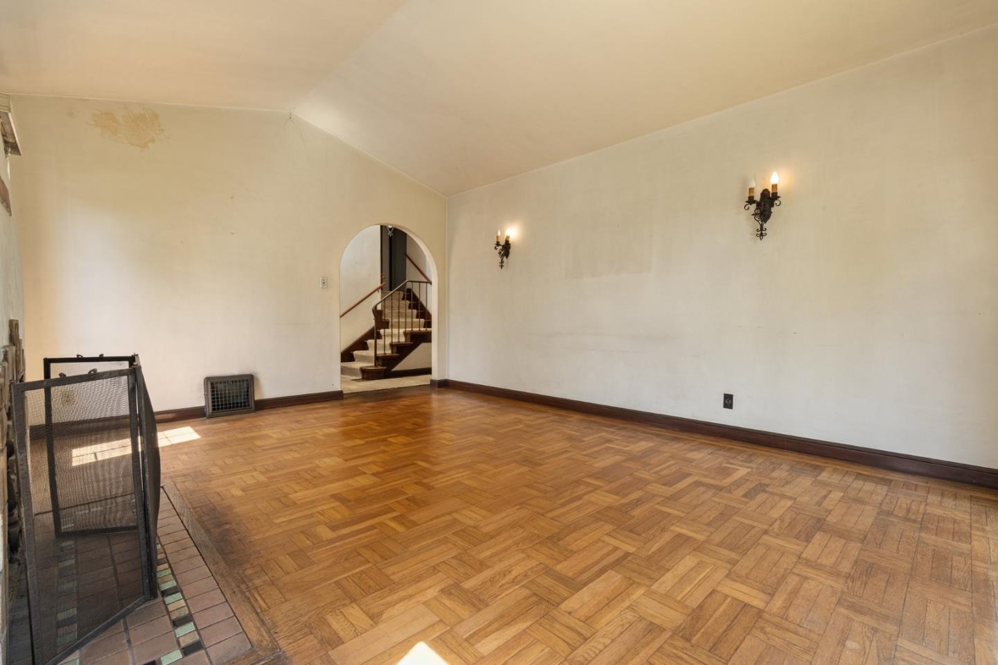 Detail Gallery Image 10 of 49 For 1317 Laguna Ave, Burlingame,  CA 94010 - 2 Beds | 1 Baths