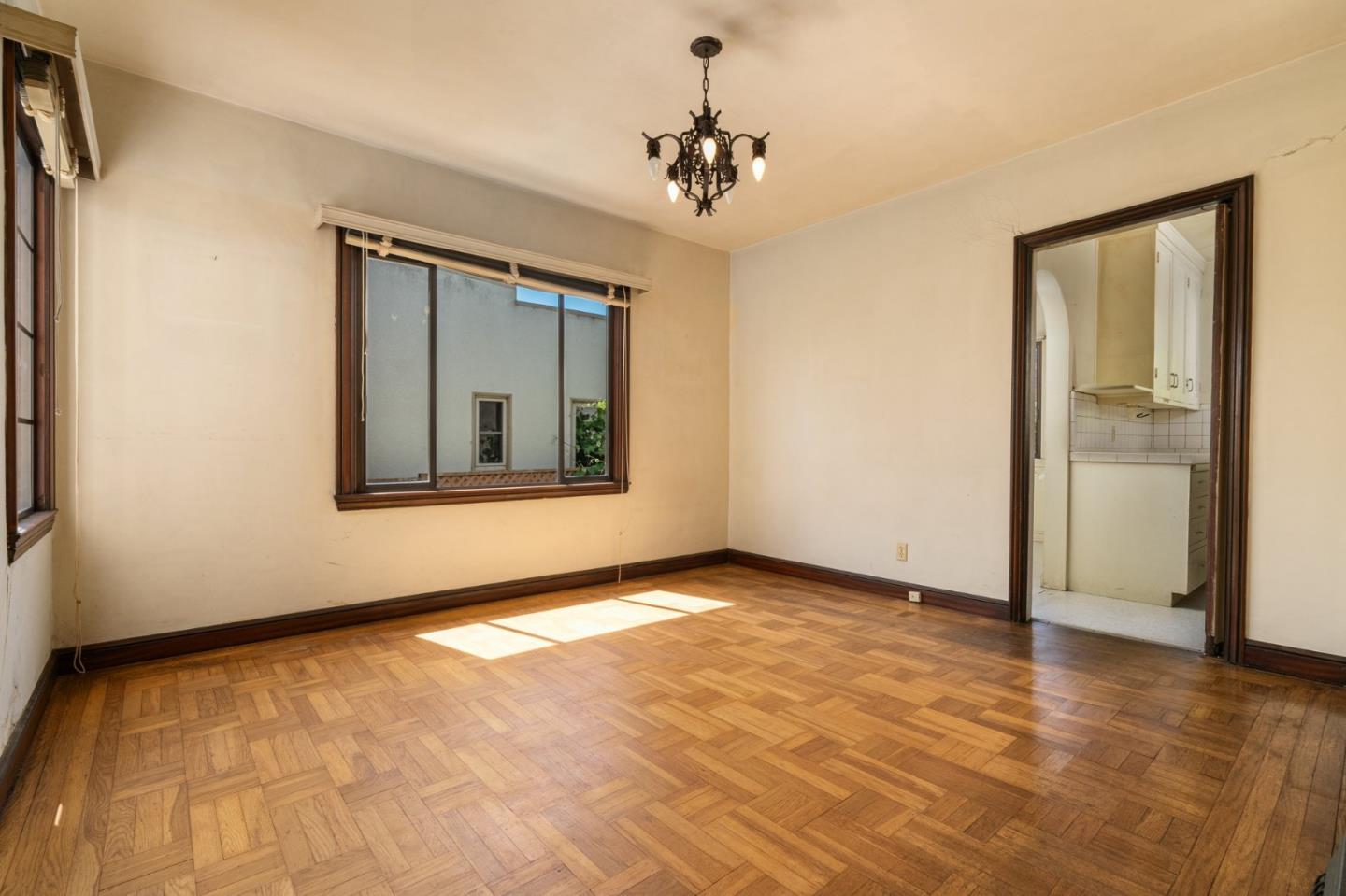 Detail Gallery Image 12 of 49 For 1317 Laguna Ave, Burlingame,  CA 94010 - 2 Beds | 1 Baths