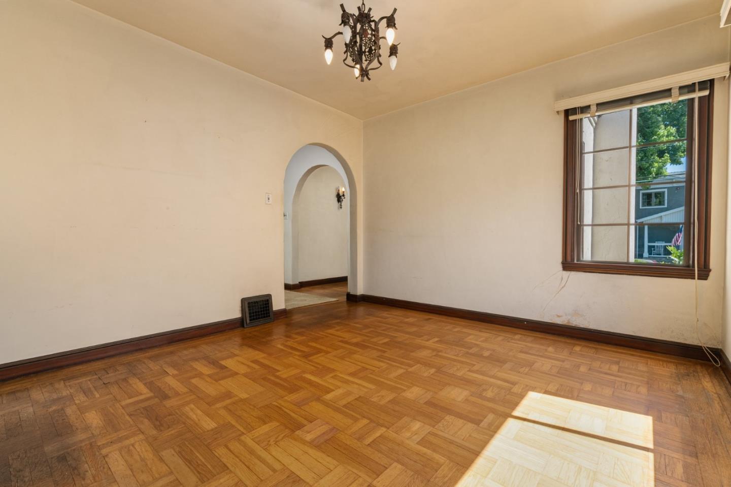 Detail Gallery Image 13 of 49 For 1317 Laguna Ave, Burlingame,  CA 94010 - 2 Beds | 1 Baths