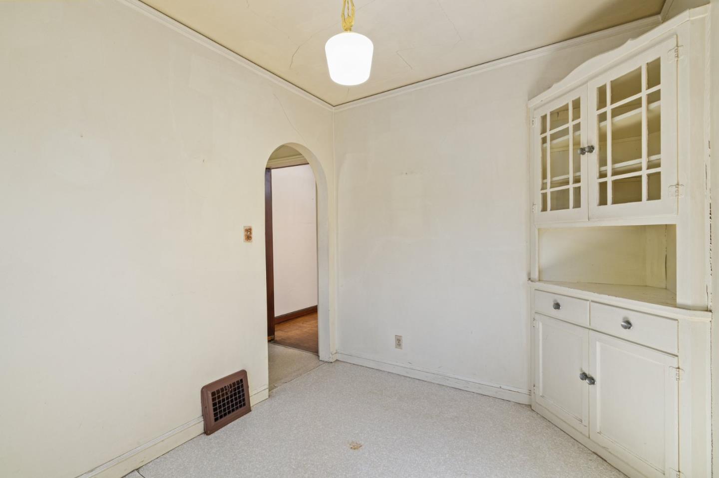 Detail Gallery Image 15 of 49 For 1317 Laguna Ave, Burlingame,  CA 94010 - 2 Beds | 1 Baths
