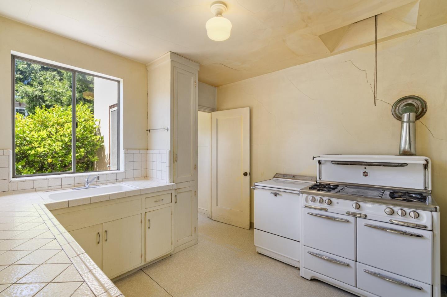 Detail Gallery Image 18 of 49 For 1317 Laguna Ave, Burlingame,  CA 94010 - 2 Beds | 1 Baths