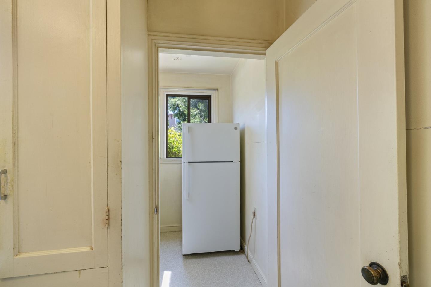 Detail Gallery Image 20 of 49 For 1317 Laguna Ave, Burlingame,  CA 94010 - 2 Beds | 1 Baths