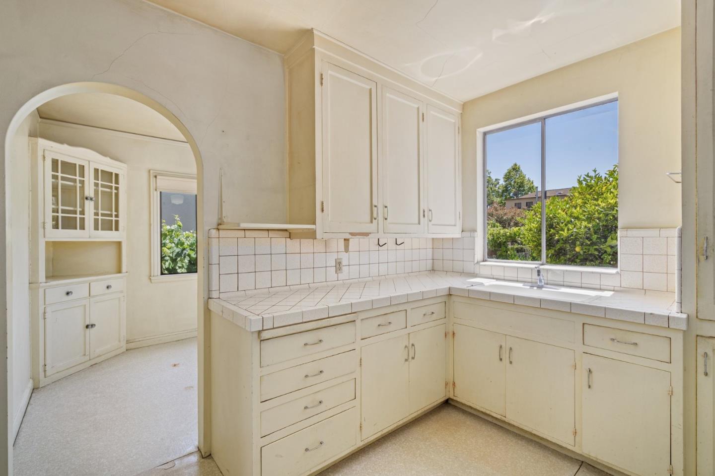 Detail Gallery Image 21 of 49 For 1317 Laguna Ave, Burlingame,  CA 94010 - 2 Beds | 1 Baths